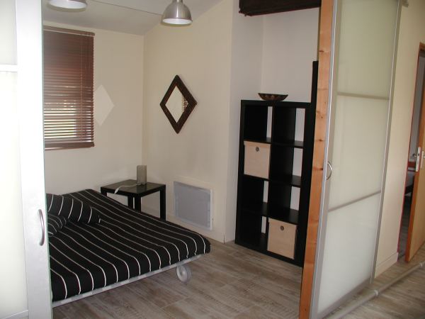 Chambre du Gîte Zen avec rangements