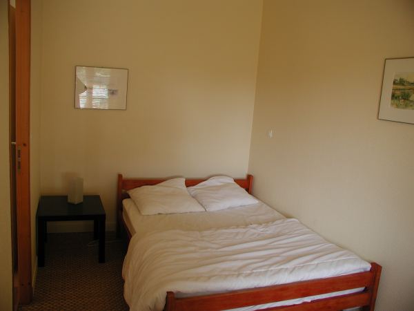 Chambre avec lit double du Gîte Zen